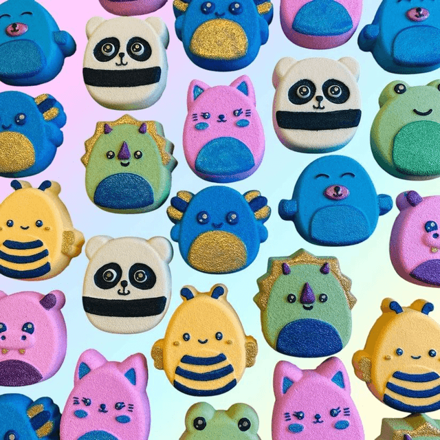 Bath Bomb Squish Cat in Strawberry Fragrance