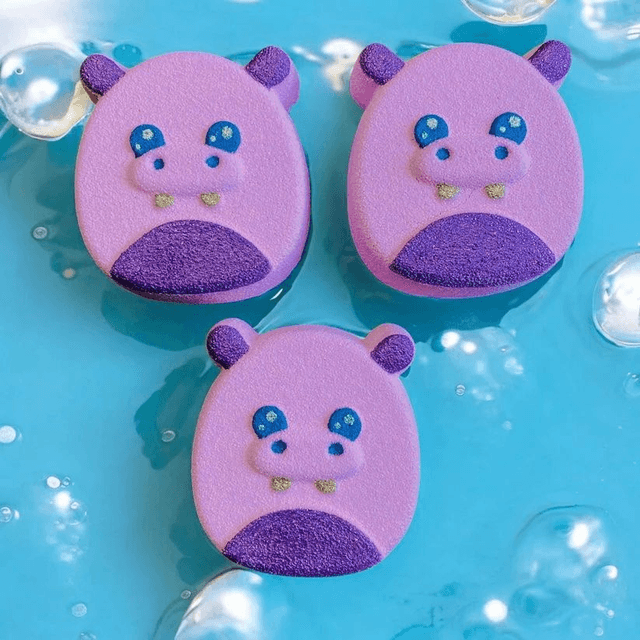 Bath Bomb Squish Hippo in Baby Powder Fragrance